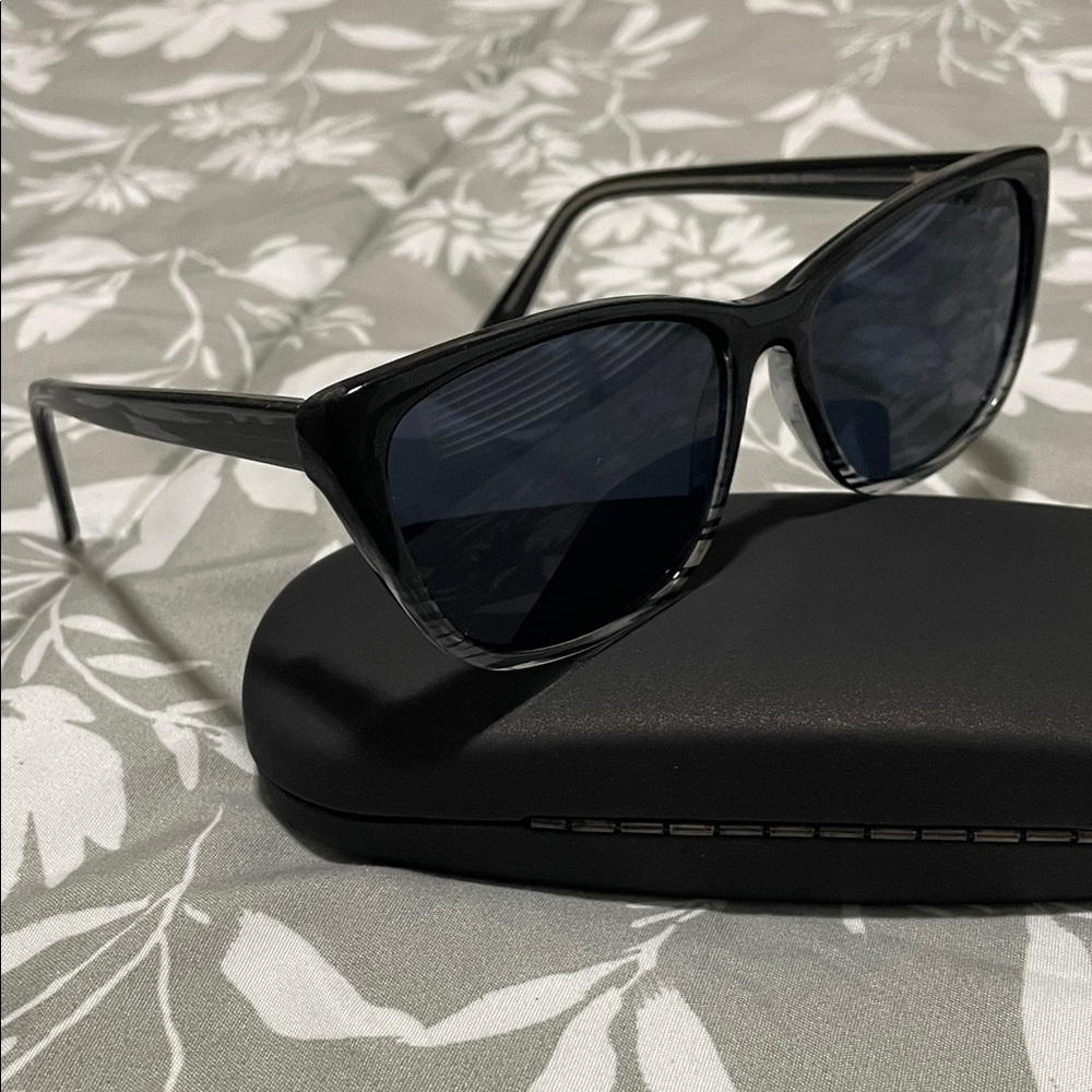 Valeria Spencer VS9453 Black Stripe Women's Sunglasses & Case
